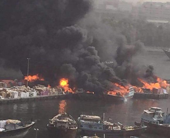 بالفيديو والصور- حريق ضخم بـ "خور دبي"